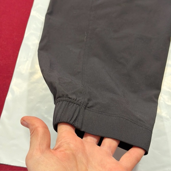 Lululemon Women's BLACK Joggers PANTS size 6 zippered Pockets Tie Stretch Waist - Picture 10 of 16